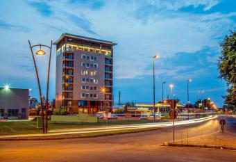 Phi Hotel Milano allows 18 year olds to book a room