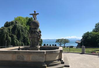   zkurt-1 allows 18 year olds to book a room