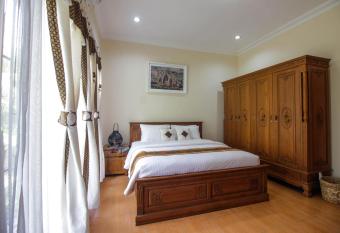 Nginap at Joy House allows 18 year olds to book a room