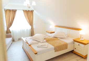 Green Garden Avrig has Balcony rooms