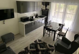 APARTAMENT GOLDEN ROSE 2 has Balcony rooms