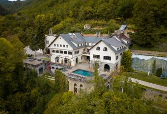 Angelats Hotel allows 18 year olds to book a room