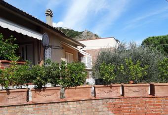 L Angolo della Felicit   has Balcony rooms