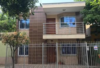 Apto 4 en centro de la ciudad allows 18 year olds to book a room