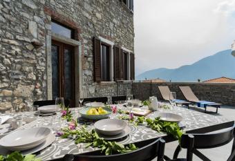 Villa Castravalva by Rent All Como has Balcony rooms