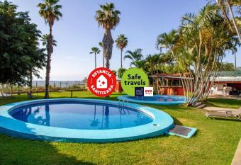 Hotel Villas Ajijic, Ajijic Chapala Jalisco allows 18 year olds to book a room