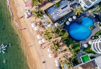 Sunset Beach Resort and Spa has Smoking/Balcony rooms