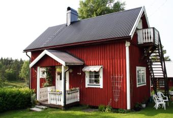 Annies Hus allows 18 year olds to book a room