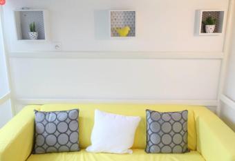 Studio at the top floorTram AC City Center #B2 allows 18 year olds to book a room