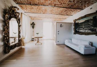 Casa Luigi Ariano has Balcony rooms