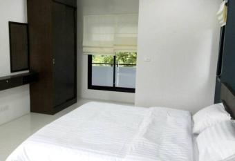 House 945 has Balcony rooms