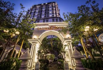 Super Hotel Candle has rooms with a private hot tub