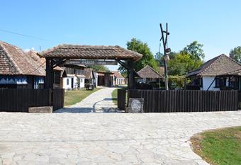 Etno park Avlija Glu  ci has Smoking rooms