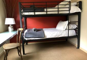 Attunga Alpine Lodge & Apartments allows 18 year olds to book a room