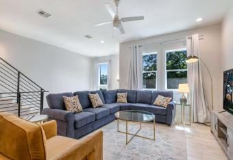 Beautiful Townhouse in a Gated Community has Balcony rooms