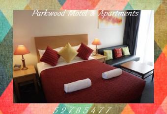 Parkwood Motel & Apartments has Balcony rooms