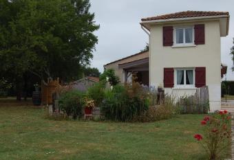 Gite Millesime Proche St Emillion allows 18 year olds to book a room