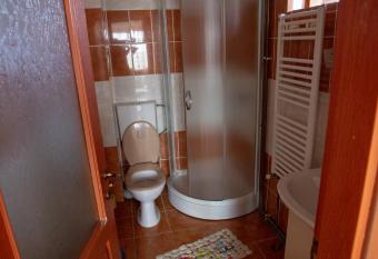 Vila Tei GuestHouse allows 18 year olds to book a room