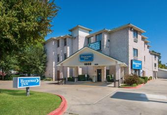 Rodeway Inn Carrollton I-35E has Smoking rooms