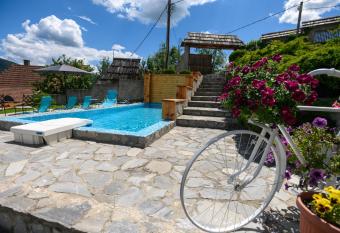 Neva sobe sa pogledom na planine has Balcony rooms