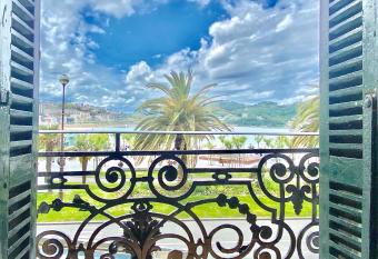 Mirandoalaconcha Rooms allows 18 year olds to book a room