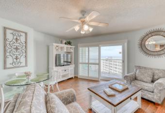 Tradewinds #1008 has Balcony rooms