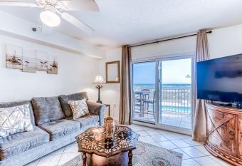Four Winds has Balcony rooms