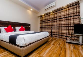 Collection O Hotel Sai Plaza allows 18 year olds to book a room