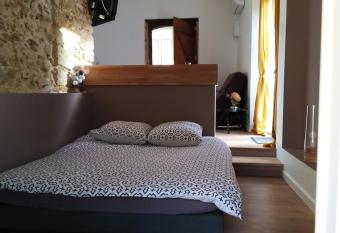 Le g  te de la Mane allows 18 year olds to book a room