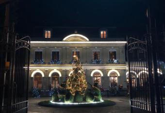 L   inattendu allows 18 year olds to book a room