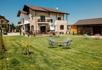 Casa Iarina allows 18 year olds to book a room