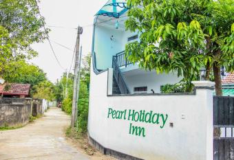 Pearl Holiday Inn allows 18 year olds to book a room