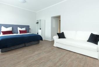 NEW YORK    CHILLINGHOUSE # 4, 3 Min. vom ICE, NETFLIX, Garten allows 18 year olds to book a room