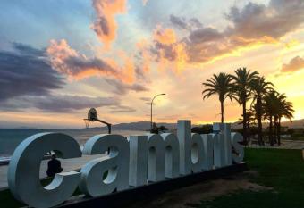 Orange Sunset has Balcony rooms