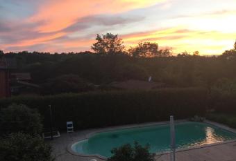 Un bell incontro allows 18 year olds to book a room