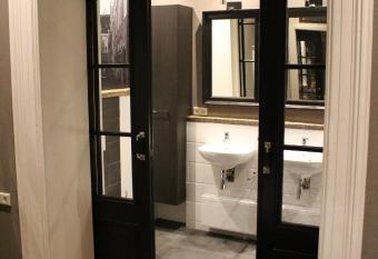 Logement De drie stokvisschen allows 18 year olds to book a room