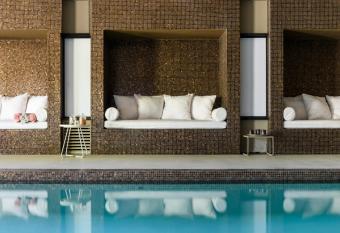 Les Lodges Sainte-Victoire Hotel & Spa has Balcony rooms