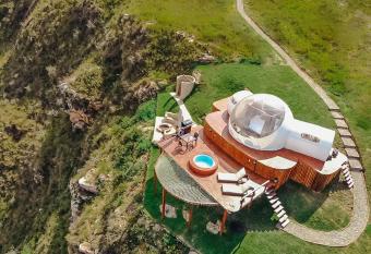 Monteza Glamping has rooms with a private hot tub