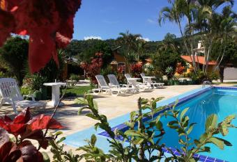 Chal  s Villa Bella allows 18 year olds to book a room