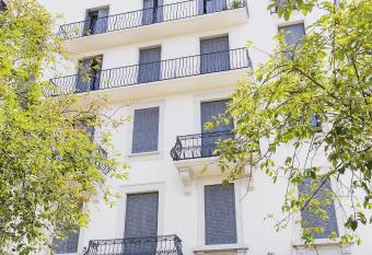 R  sidence Le Marly allows 18 year olds to book a room