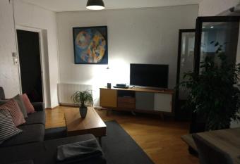 Appartement centre-ville proche lac et thermes allows 18 year olds to book a room