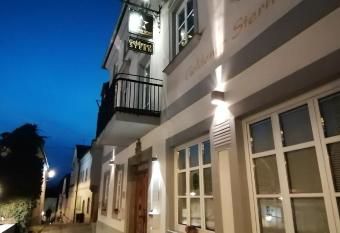 GOLDEN STAR - Premium Apartments allows 18 year olds to book a room