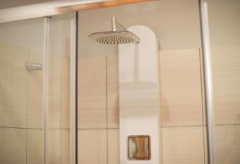 Skiathos Avaton Hotel, Philian Hotels & Resorts has rooms with a private hot tub