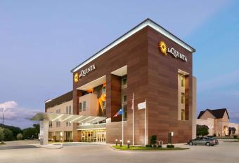 La Quinta Inn & Suites by Wyndham College Station North allows 18 year olds to book a room