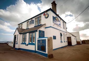The Paris Hotel allows 18 year olds to book a room