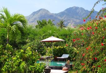 Sunia Loka Bungalows & Dive Center has Balcony rooms