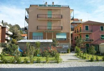 Hotel Valentino allows 18 year olds to book a room