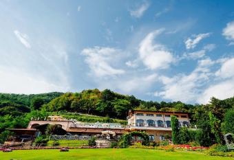 Fontanile Relais - Valcalepio Lounge allows 18 year olds to book a room