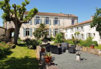 Domaine de Chantageasse allows 18 year olds to book a room