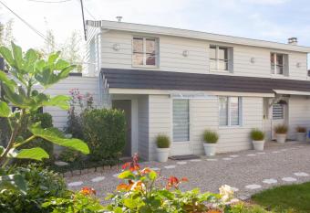 La Petite Maison de Jane has Balcony rooms